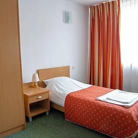 Отель Wilanow 3*