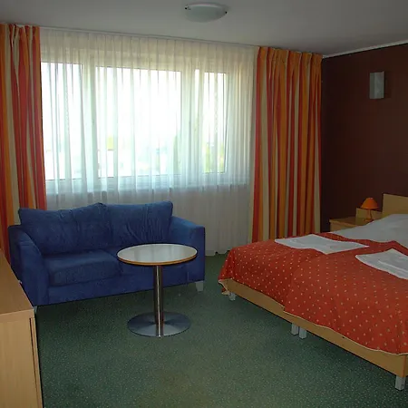 Отель Wilanow 3*